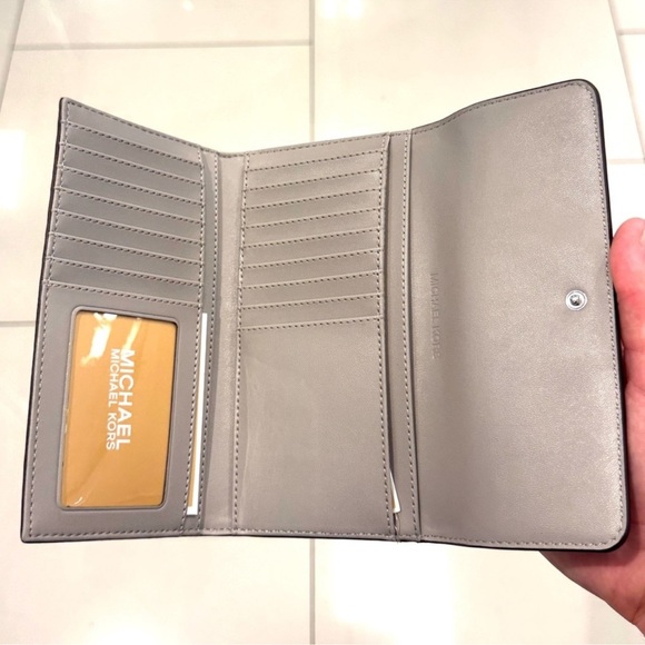 Michael Kors Large Jet Set Travel Trifold Wallet Light Sky Blue - Picture 5 of 6